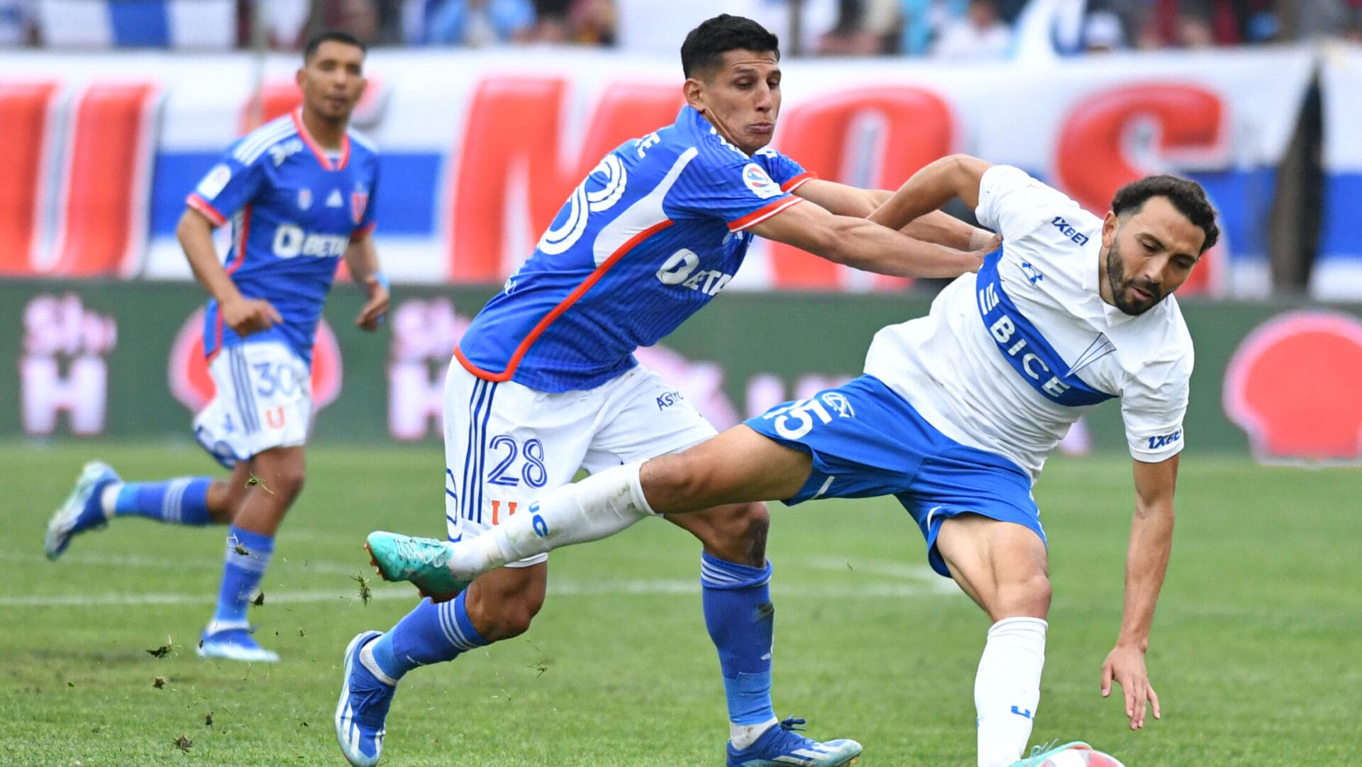 Las formaciones de Universidad de Chile y Universidad Católica para nueva versión del clásico del fútbol chileno
