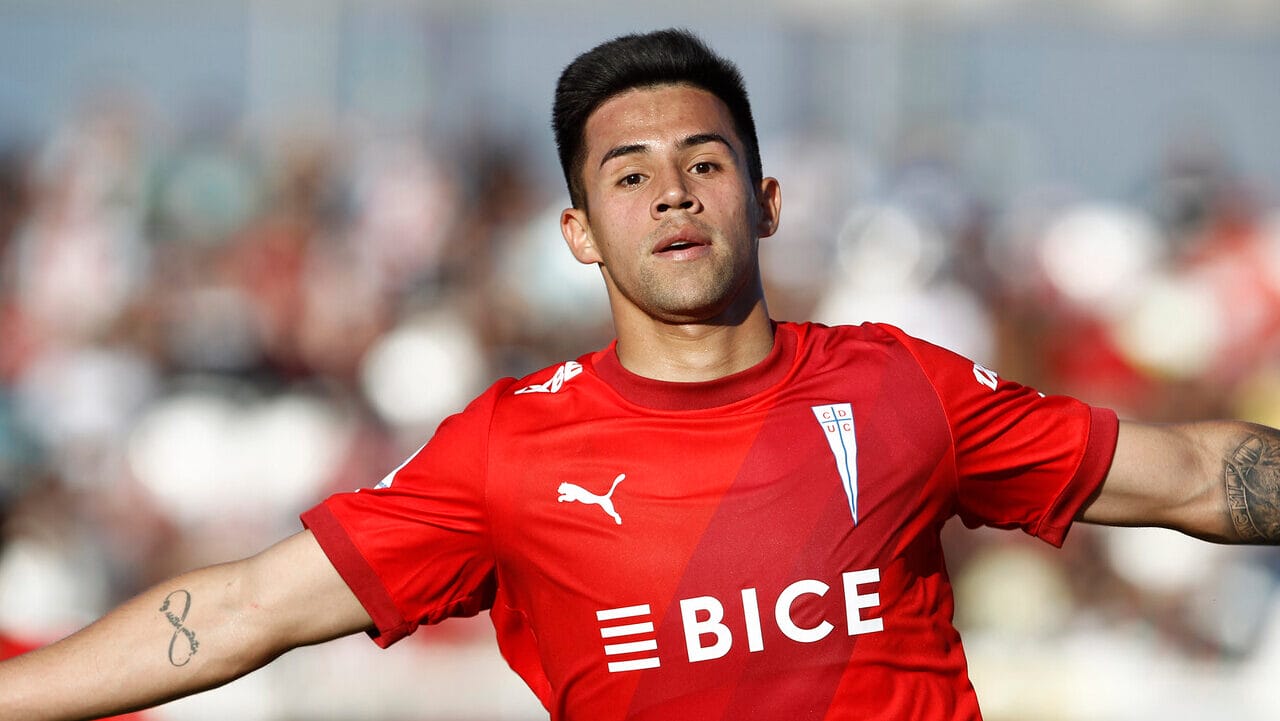 Oficial: Alexander Aravena continuará su carrera en el extranjero