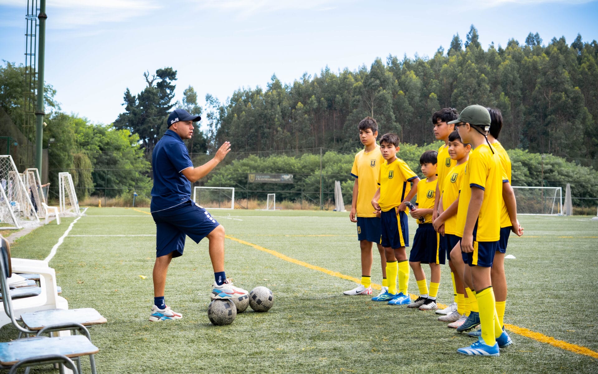 U. de Conce abre escuela de fútbol mixta