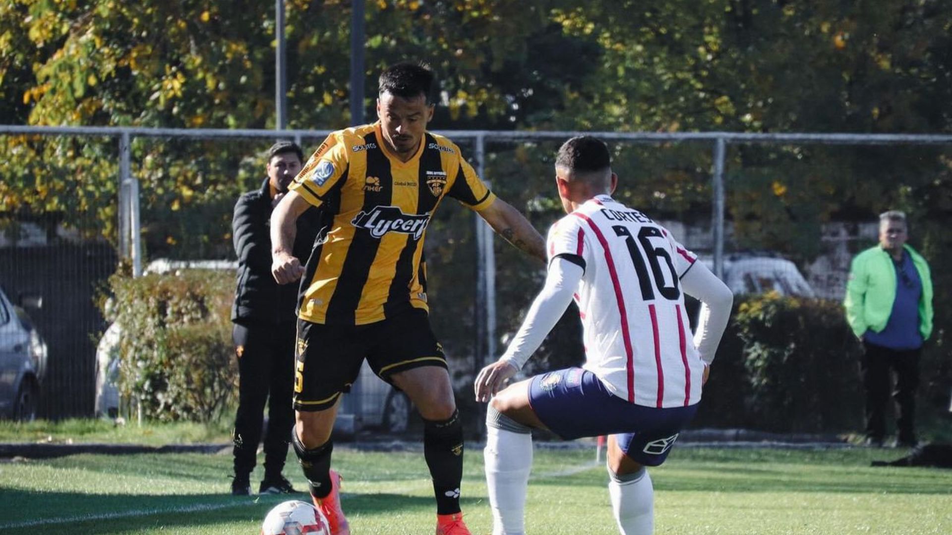 La extraña pirueta en el solitario gol de Linares ante Fernández Vial