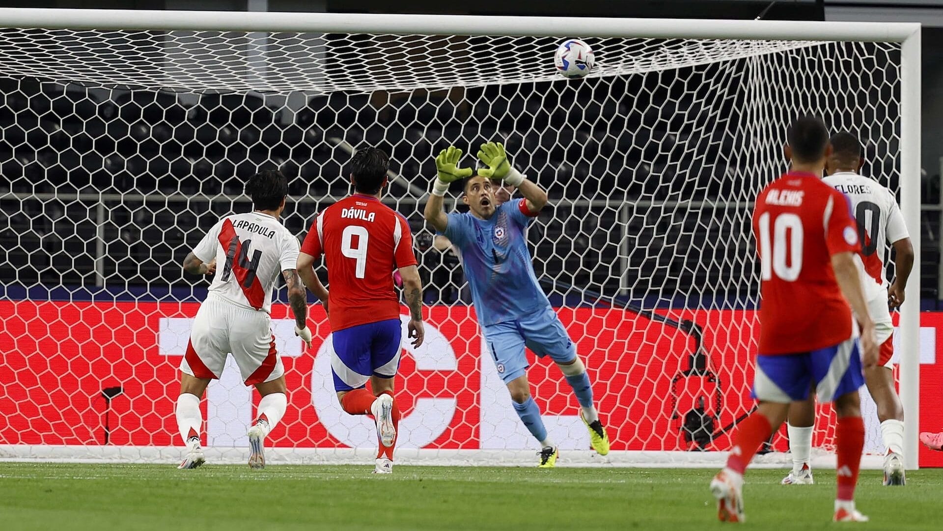 El lamento de Claudio Bravo tras el pobre debut de La Roja en la Copa América: “Nos faltó tener más calma”