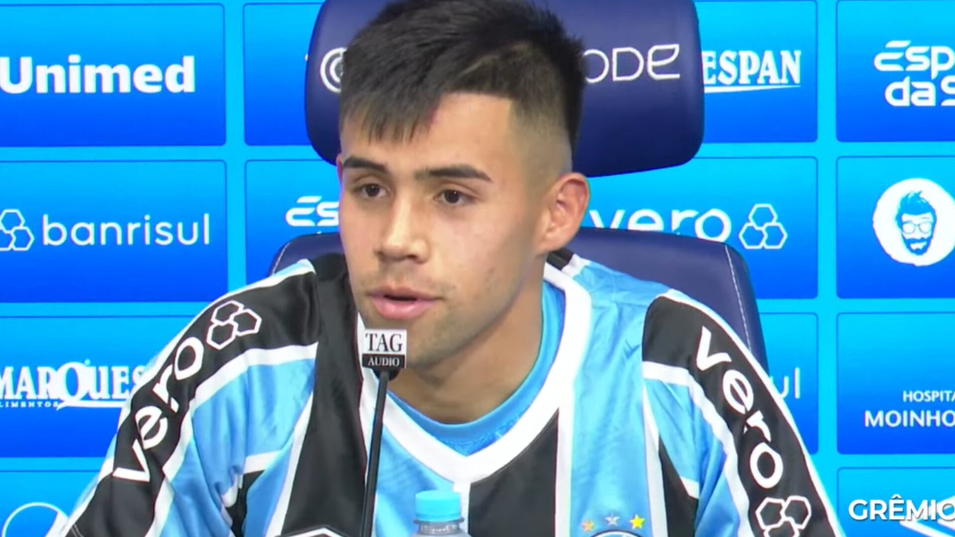 “Es algo que no me ha tocado vivir tanto”: La controversial frase de Alexander Aravena sobre la hinchada de Gremio que enojó a los de la UC