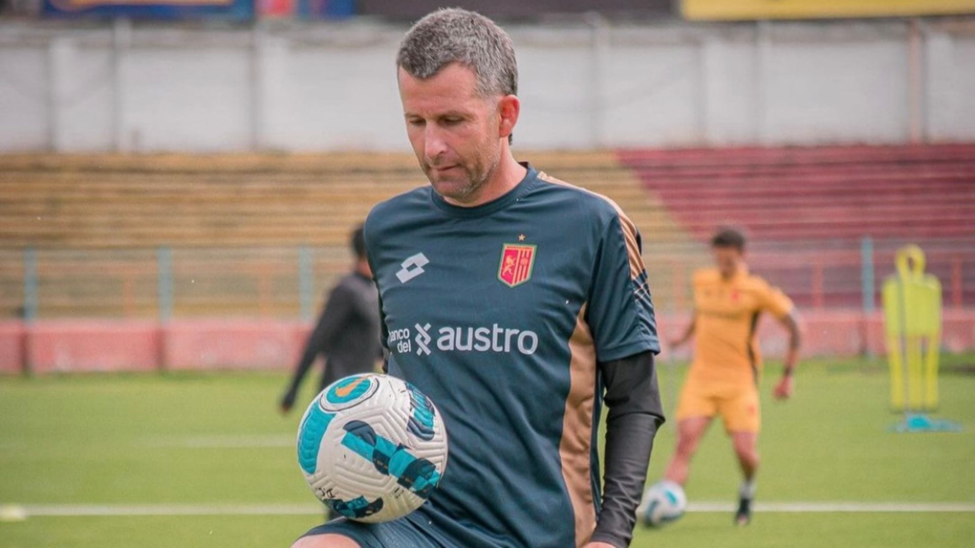 Estilo europeo: Huachipato tiene listo a su nuevo técnico