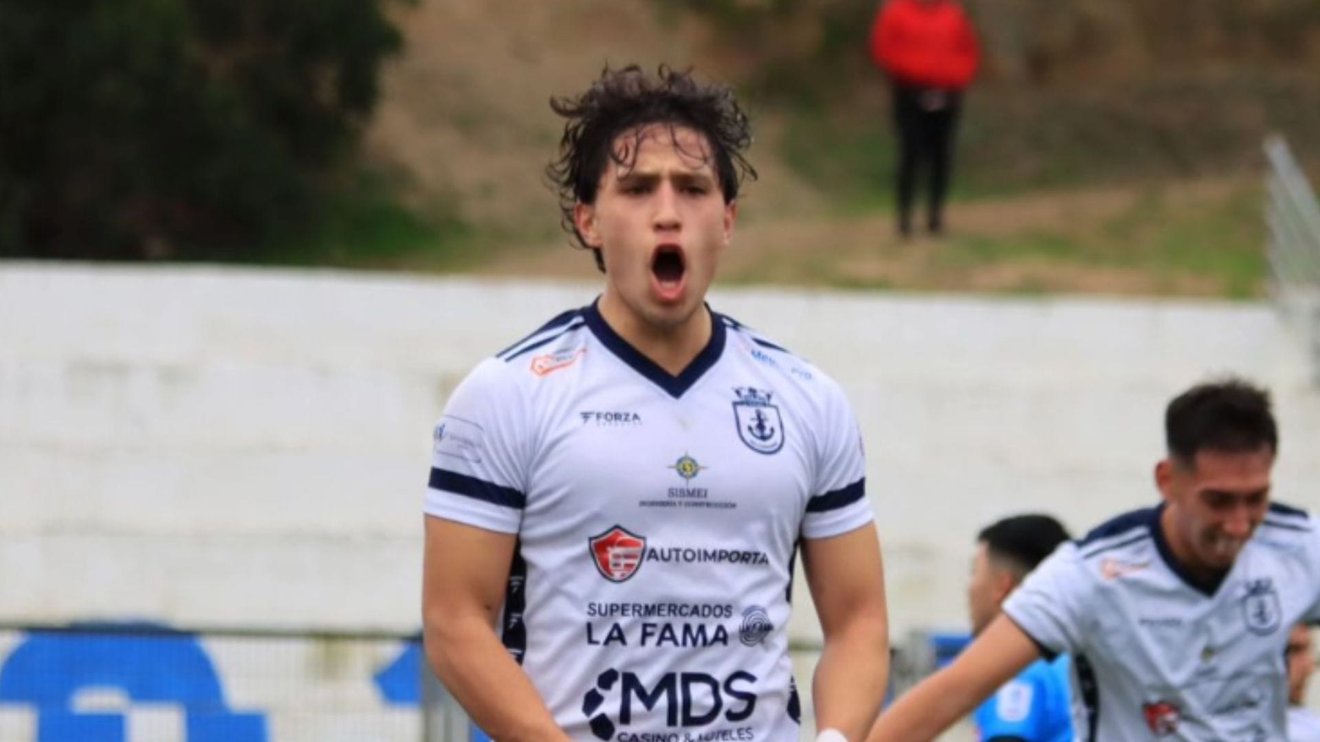 Sandro Paredes y la emoción tras el ascenso de Naval: “Nada mejor que celebrarlo con un Clásico Chorero”