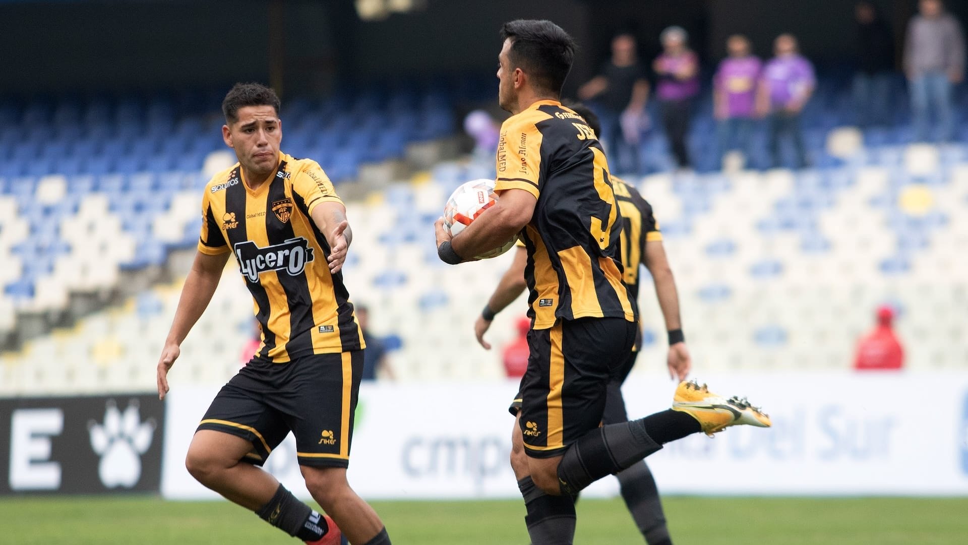 ¡Golpe de nocaut! Fernández Vial pierde la final interplanetaria en su lucha por seguir en Segunda División