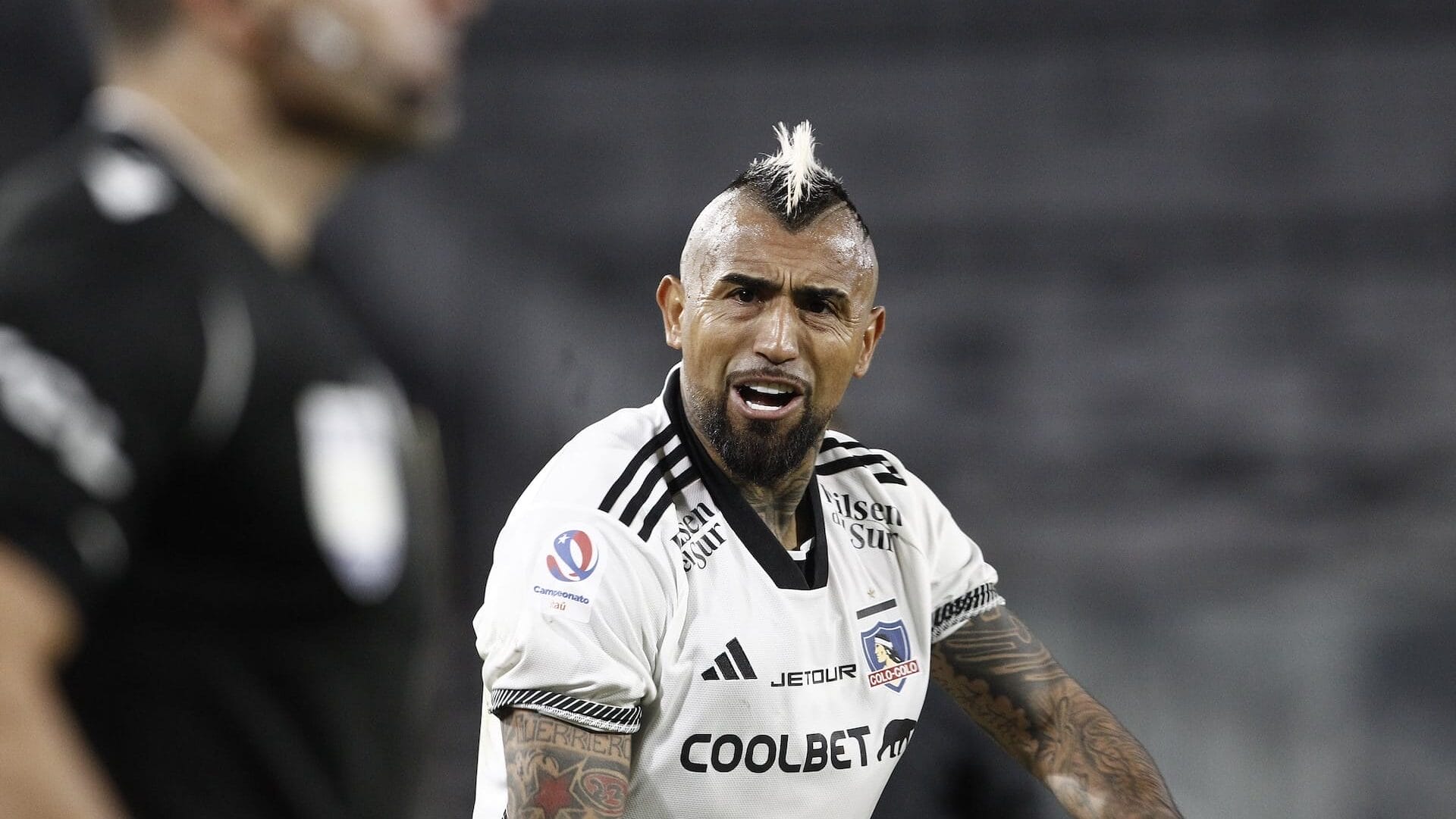 Arturo Vidal dejaría atrás la grave polémica por supuesto acoso sexual tras fiesta con jugadores de Colo Colo