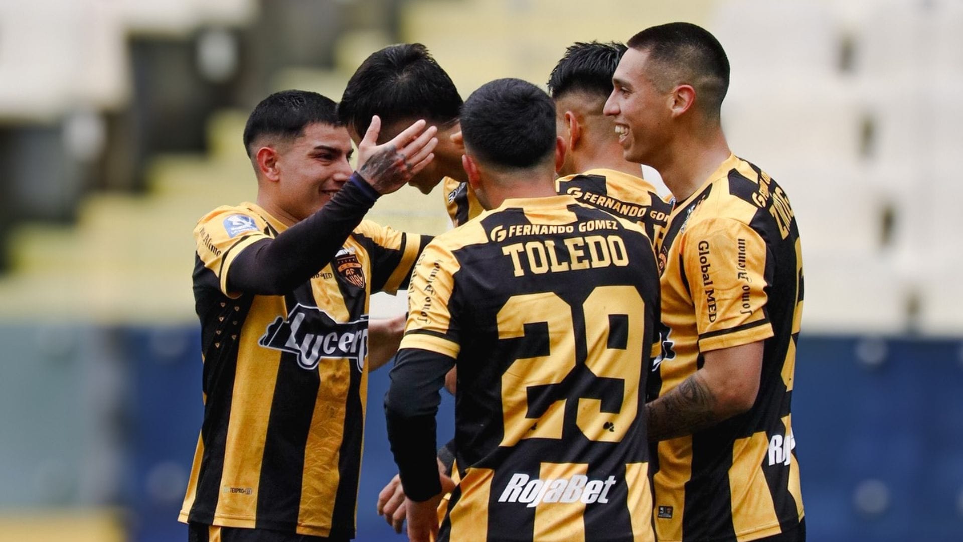 Fernández Vial presenta a sus primeros jugadores para Tercera División
