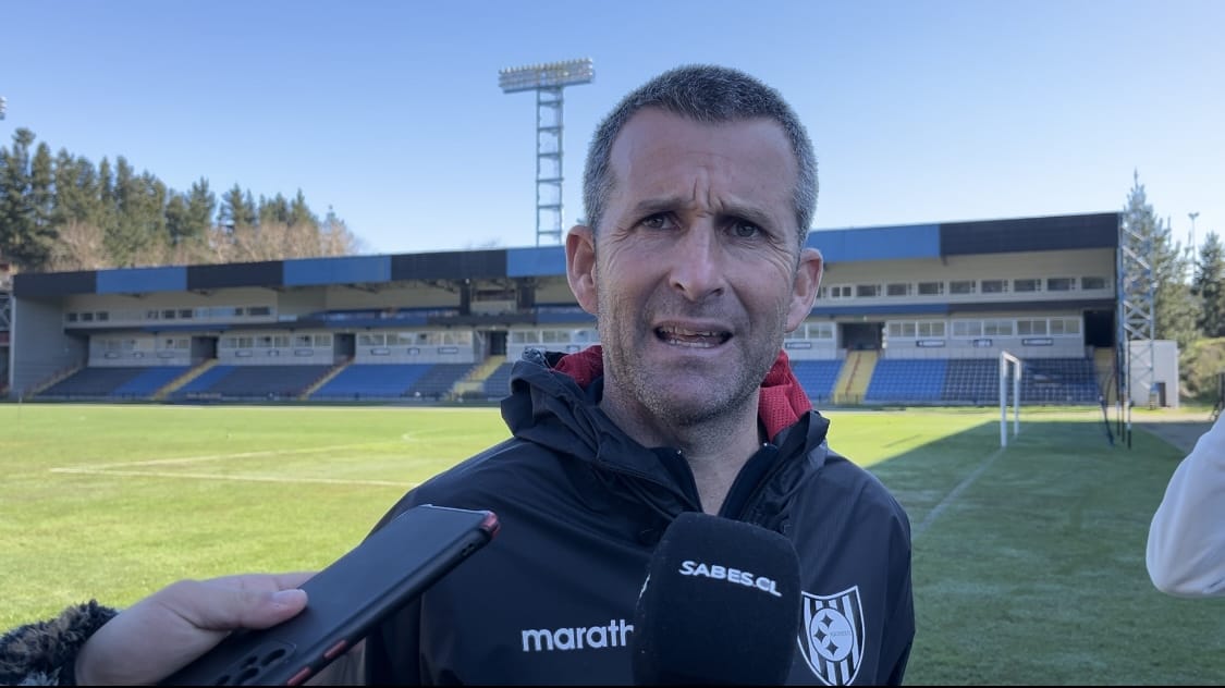“Hasta que no te ves en el agujero, hay jugadores que no reaccionan”: DT de Huachipato palpita “final” por el descenso