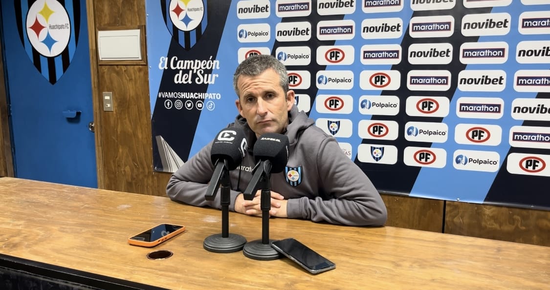 DT de Huachipato explicó la insólita formación que paró en Copa Sudamericana ante Racing Club