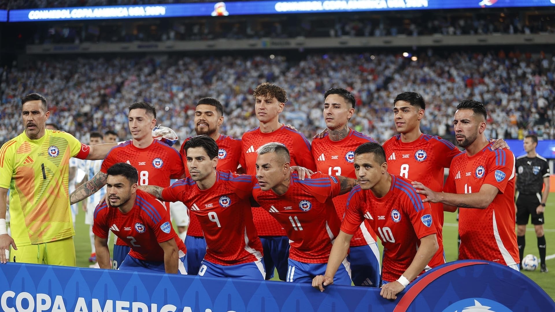 Ricardo Gareca le entrega la jineta a un experimentado en La Roja que sorprende con la formación ante Argentina