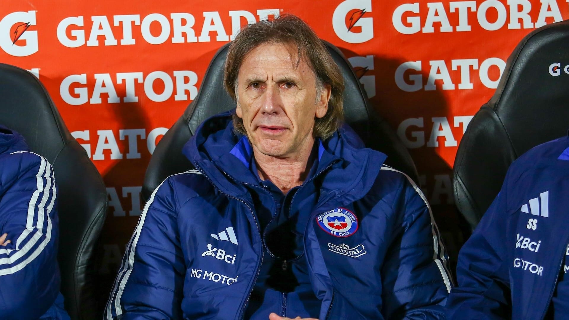 ¡Entre la espada y la pared! Ricardo Gareca tiene de los nervios a La Roja y a la ANFP
