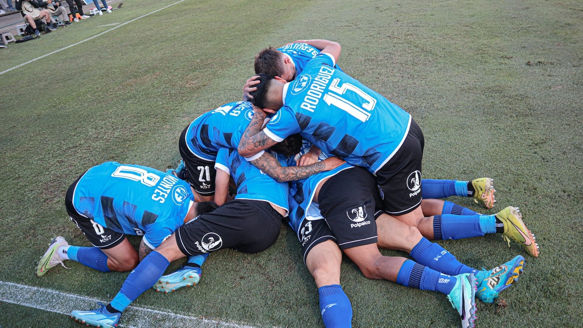 Jugadores de Huachipato fueron detenidos portando marihuana tras el fin del fútbol chileno