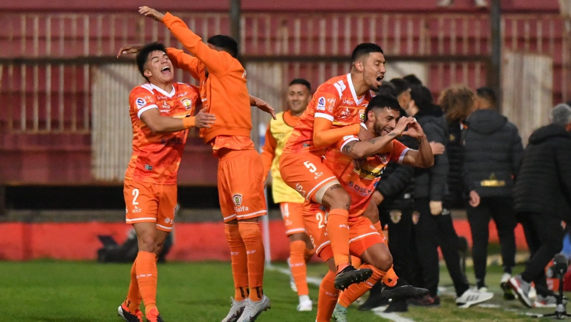 Cobreloa va por tres refuerzos de lujo en el mercado de pases en su vuelta a la Primera B