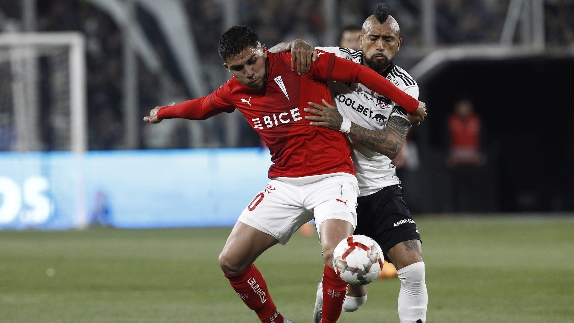 Universidad Católica y Colo Colo pelean por el mismo refuerzo en mercado de pases