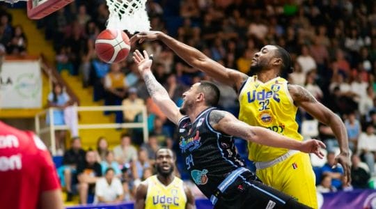 Ganó hasta sin jugar: U. de Conce se afirma en la punta de la Liga Nacional