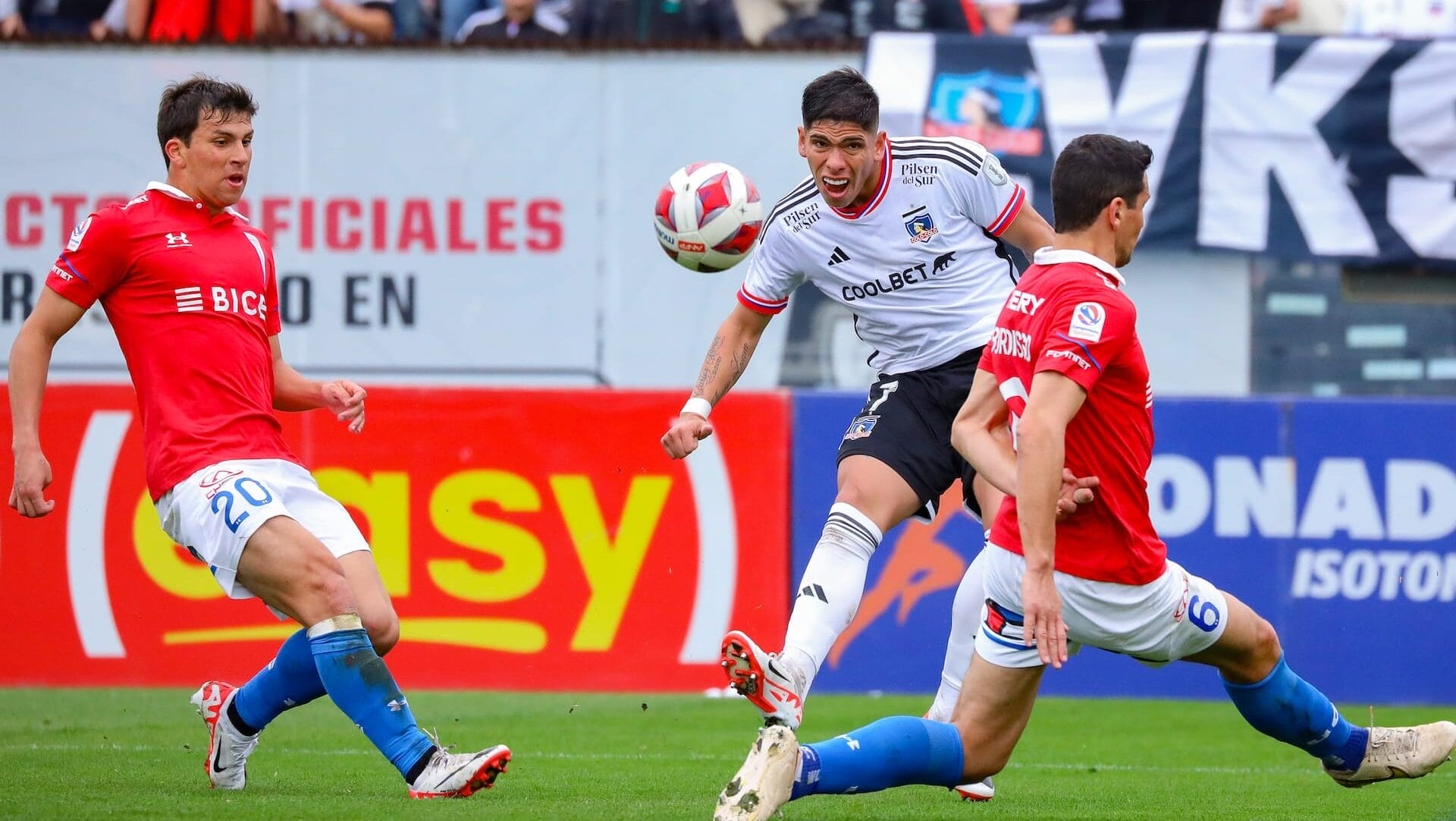 ¡Farra total! Universidad Católica le dio un portazo a Carlos Palacios en su época de juvenil en el fútbol chileno