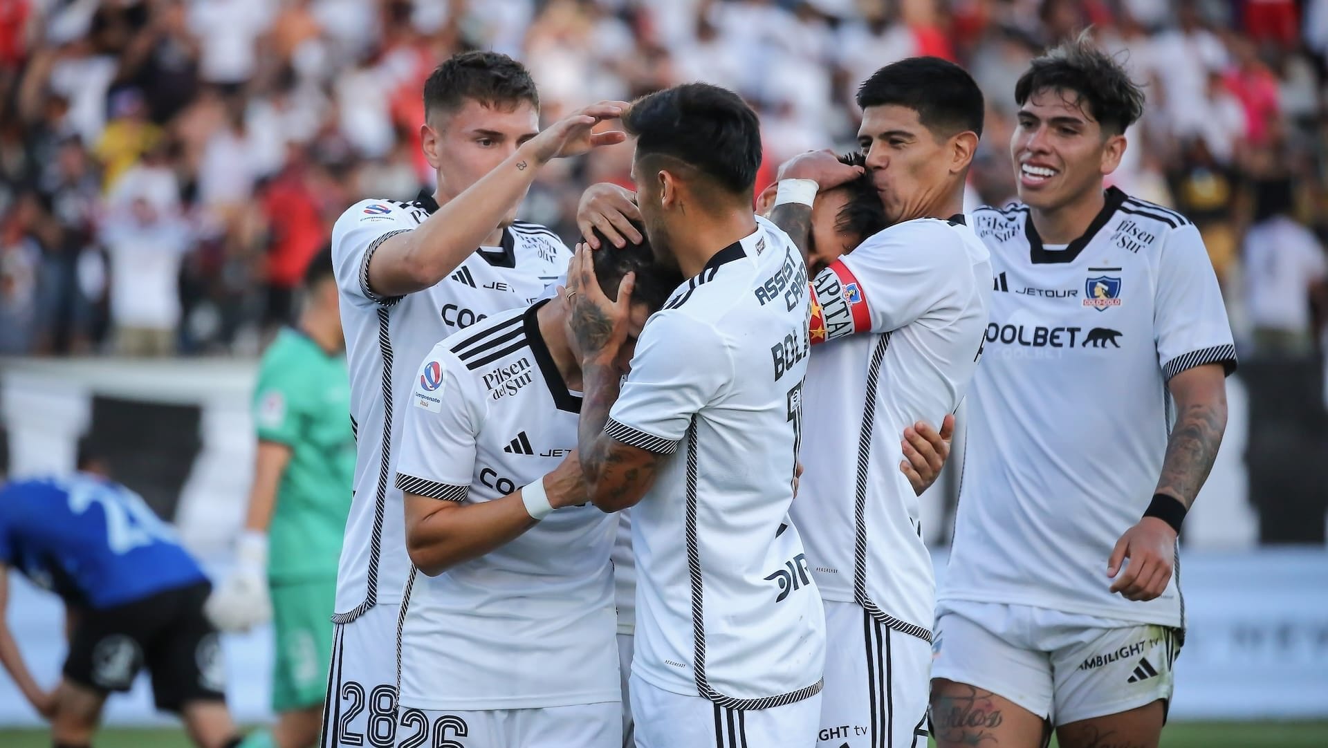 ¡Bombazo! Colo Colo a punto de perder a dos jugadores con ofertas de última hora en el mercado de pases