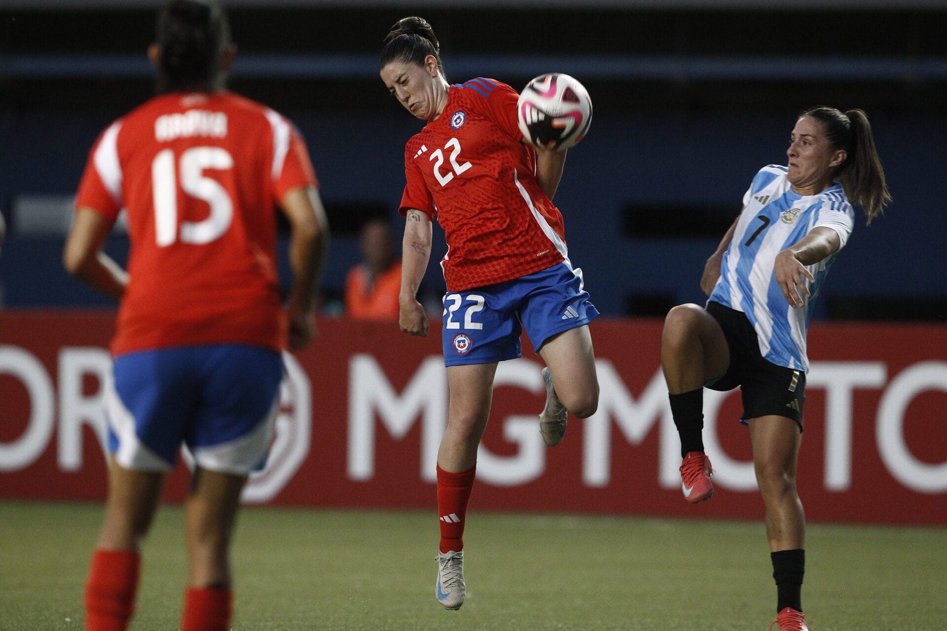 La Roja femenina cayó goleada ante Argentina