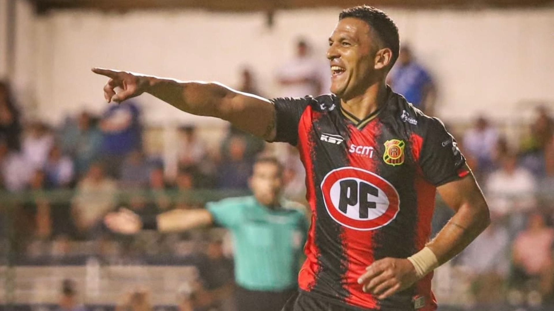 ¡En llamas! Isaac Díaz marca un triplete en 20 minutos e ilusiona a Rangers con el ascenso