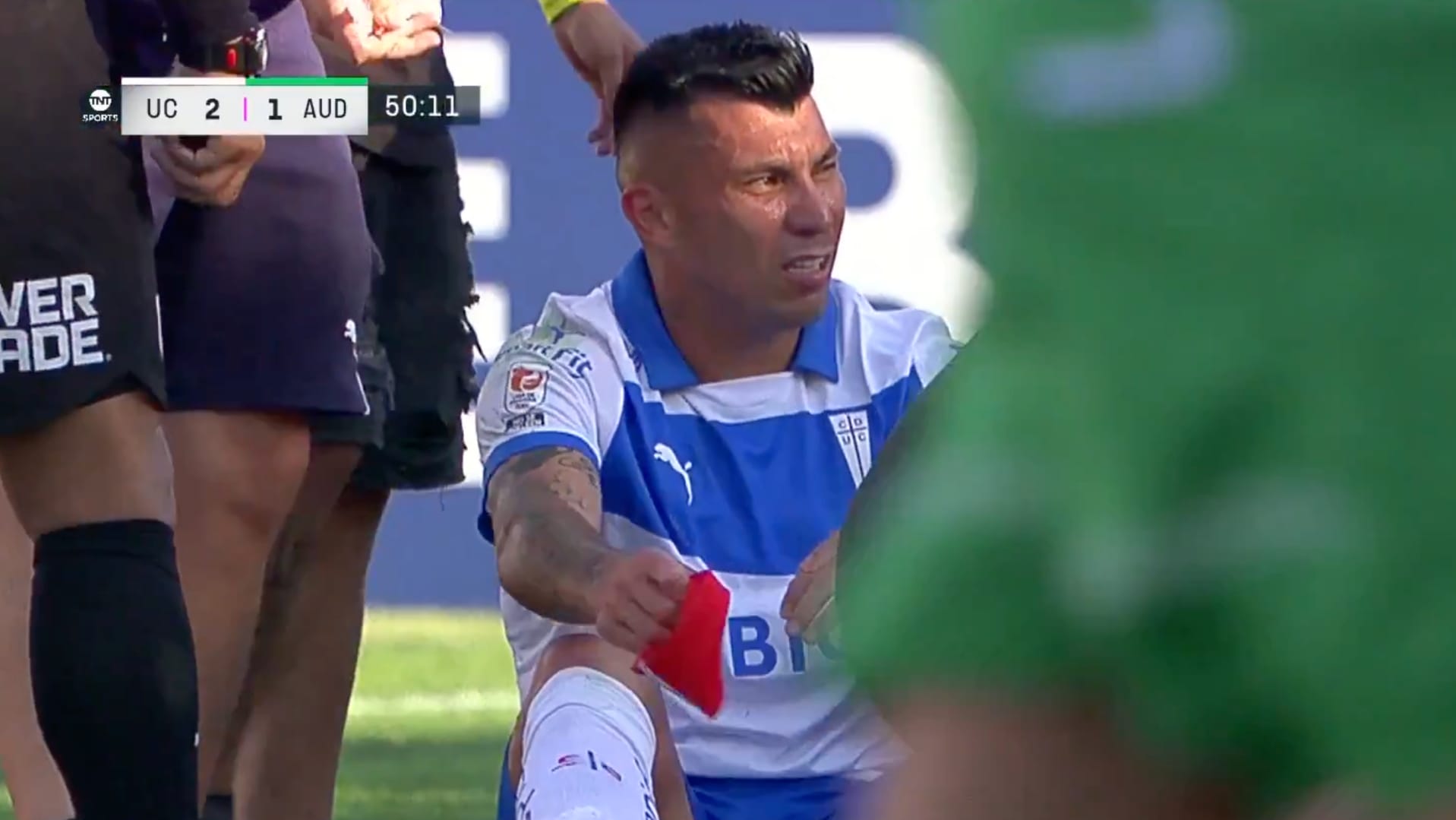 La dura lesión de Gary Medel marca la victoria de Universidad Católica en el fútbol chileno