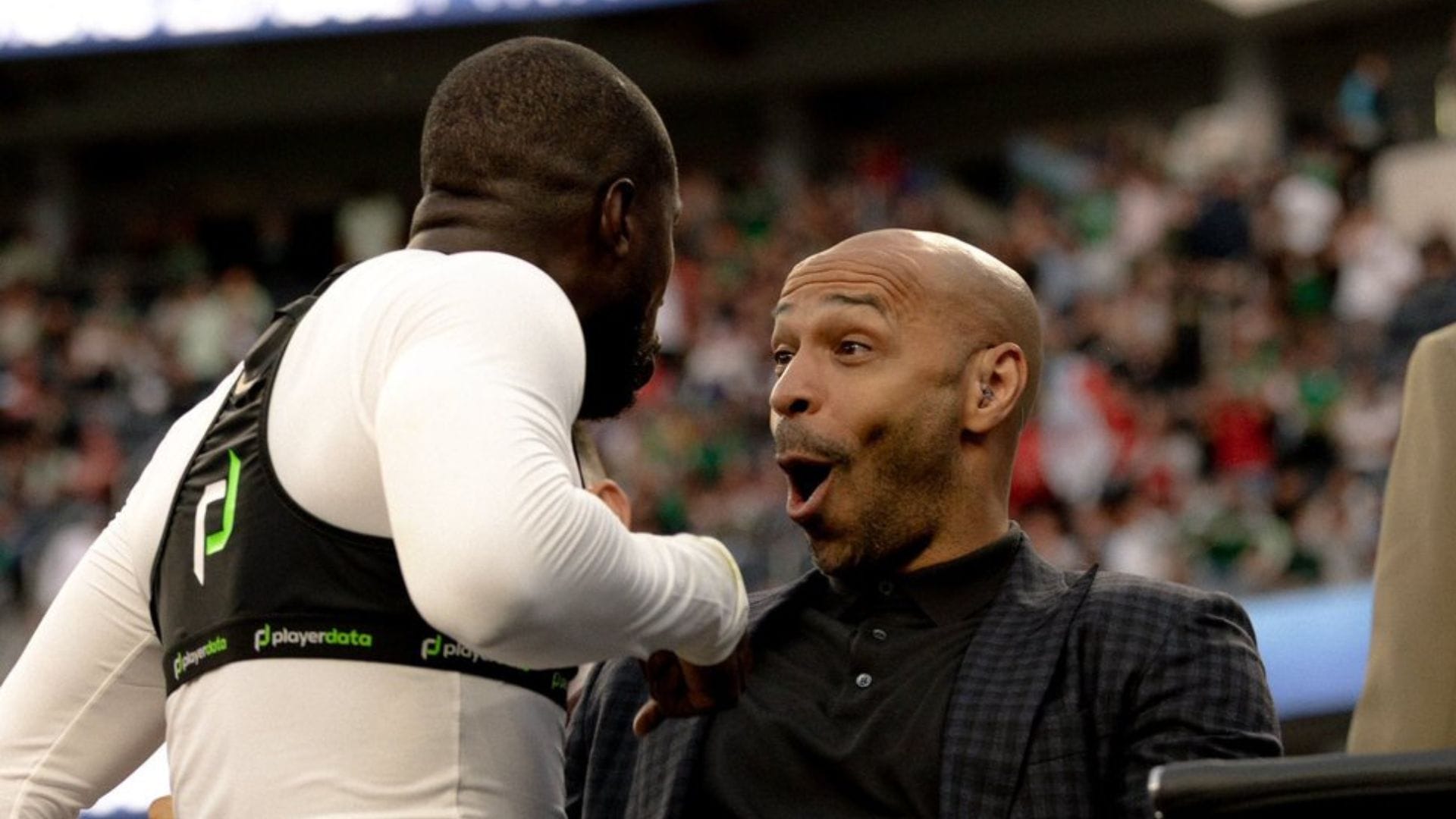 “Tu eres mi ídolo”: Cecilio Waterman es viral mundial por alocado festejo con Thierry Henry