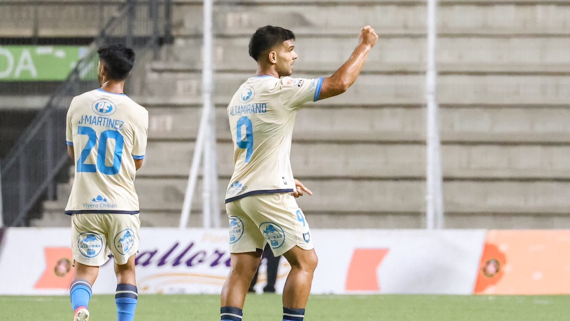 Lionel Altamirano guía a Huachipato a una agónica victoria ante Limache y logra el liderato en Primera División