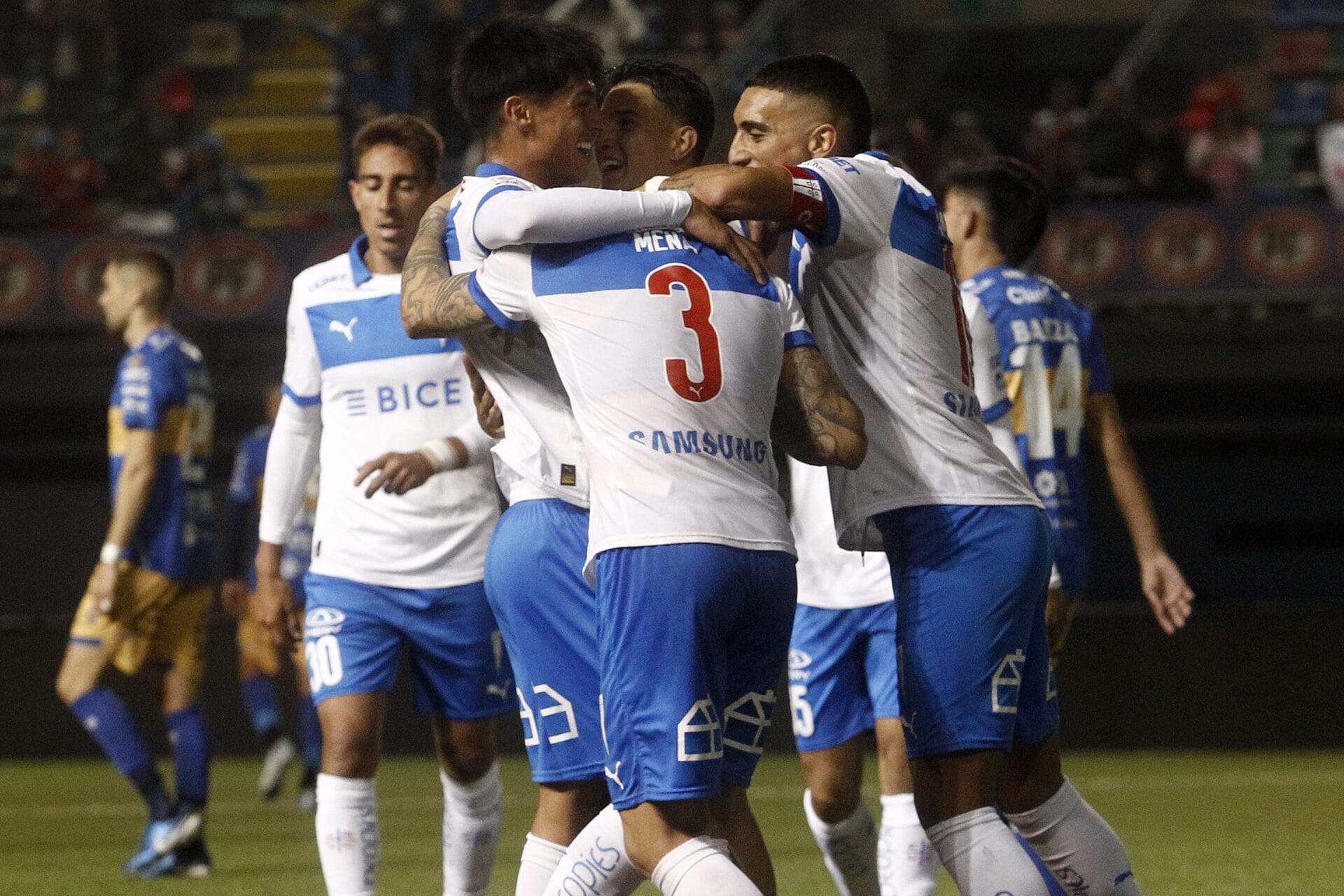 ¡No tuvo piedad! Universidad Católica aplastó a Everton y es líder momentáneo de la Liga de Primera