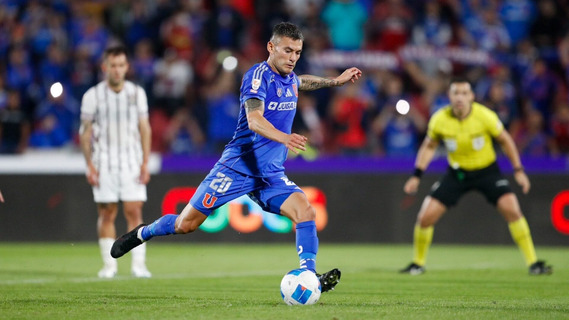 Charles Aránguiz festeja su cumpleaños con gol y victoria con Universidad de Chile frente a La Serena