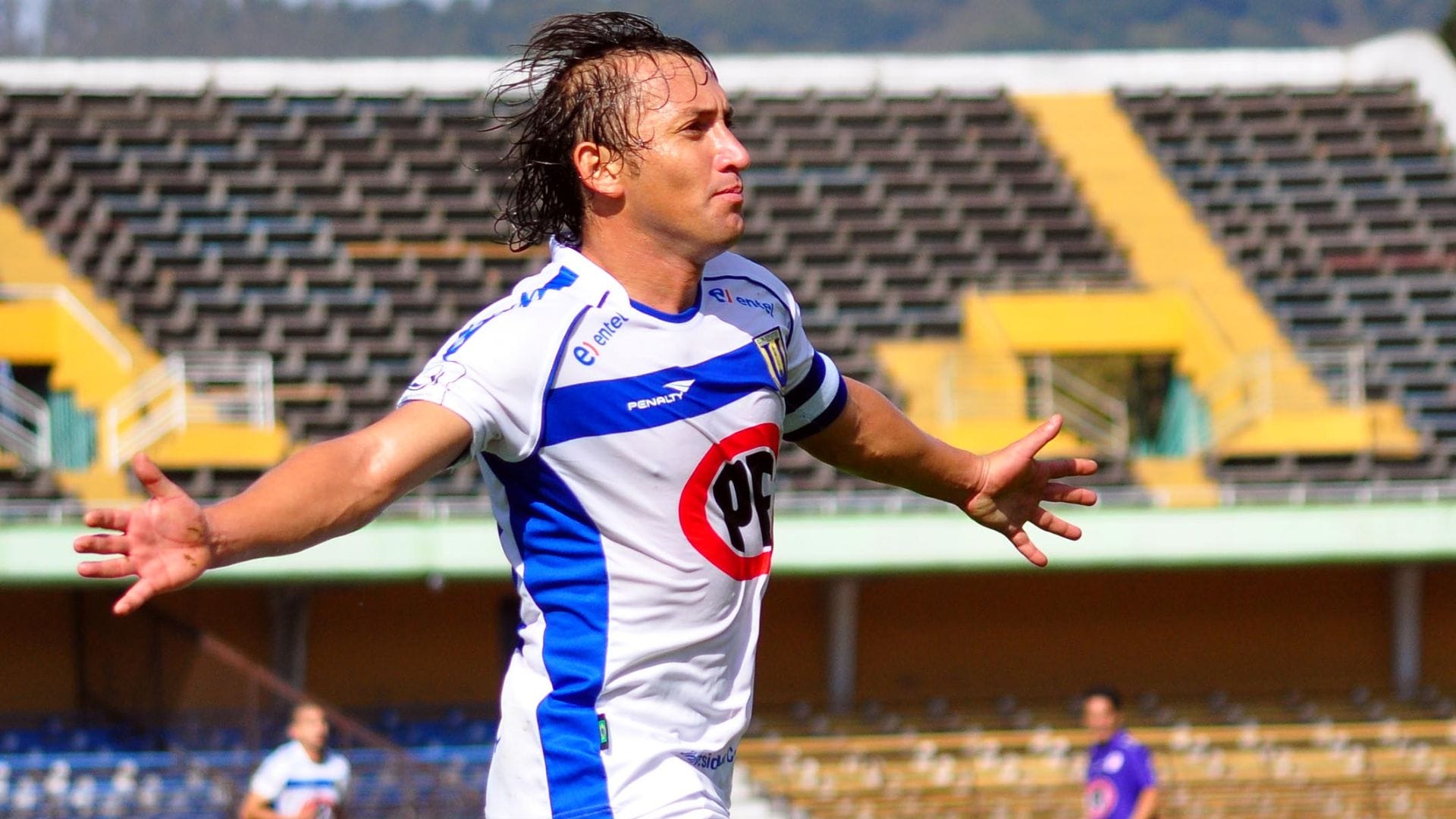 Con doblete de Gabriel Vargas: el último derby penquista por el Ascenso