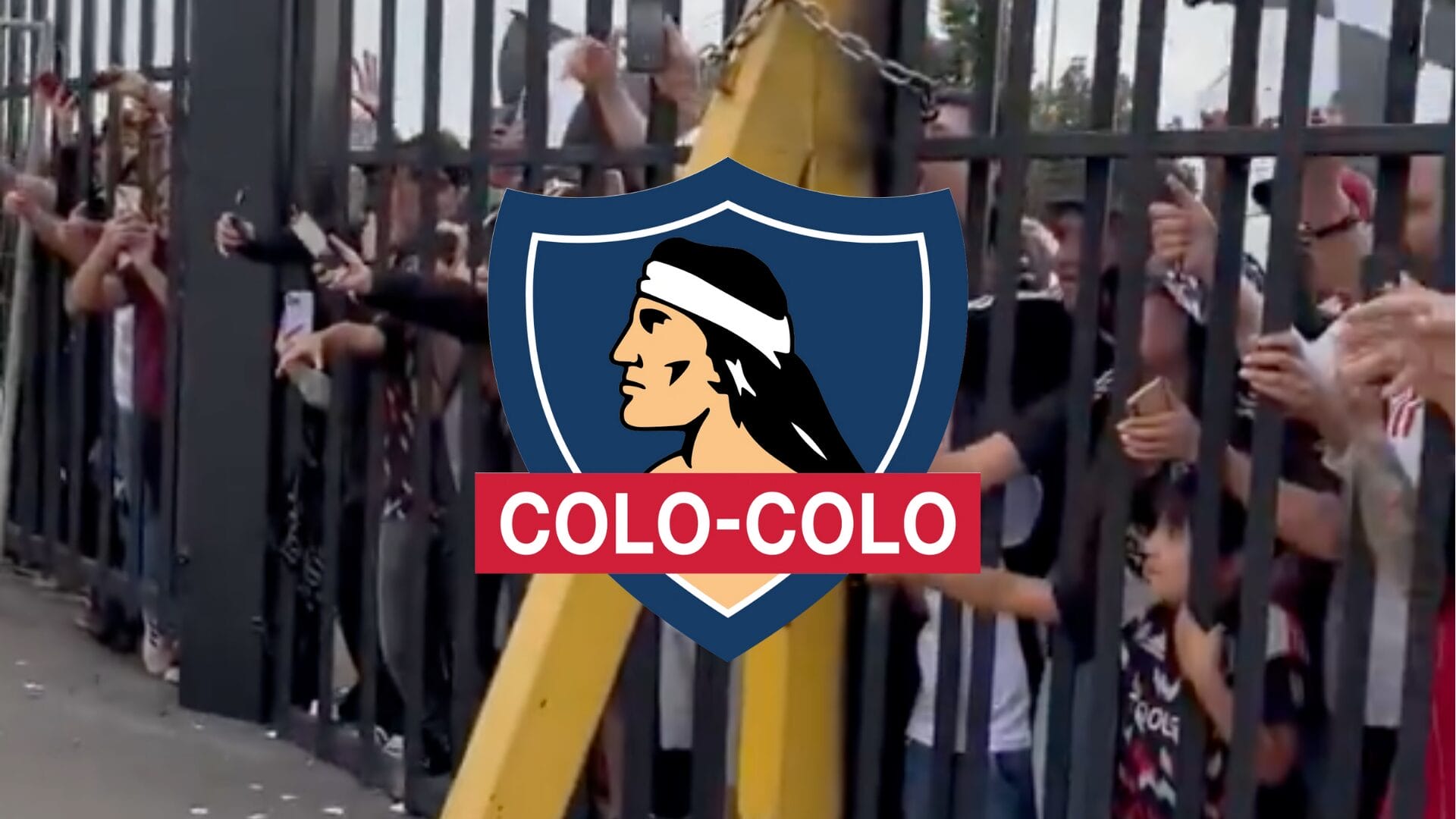 La desenfrenada emoción de la hinchada de Colo Colo tras la reaparición de dos ídolos en el Estadio Monumental