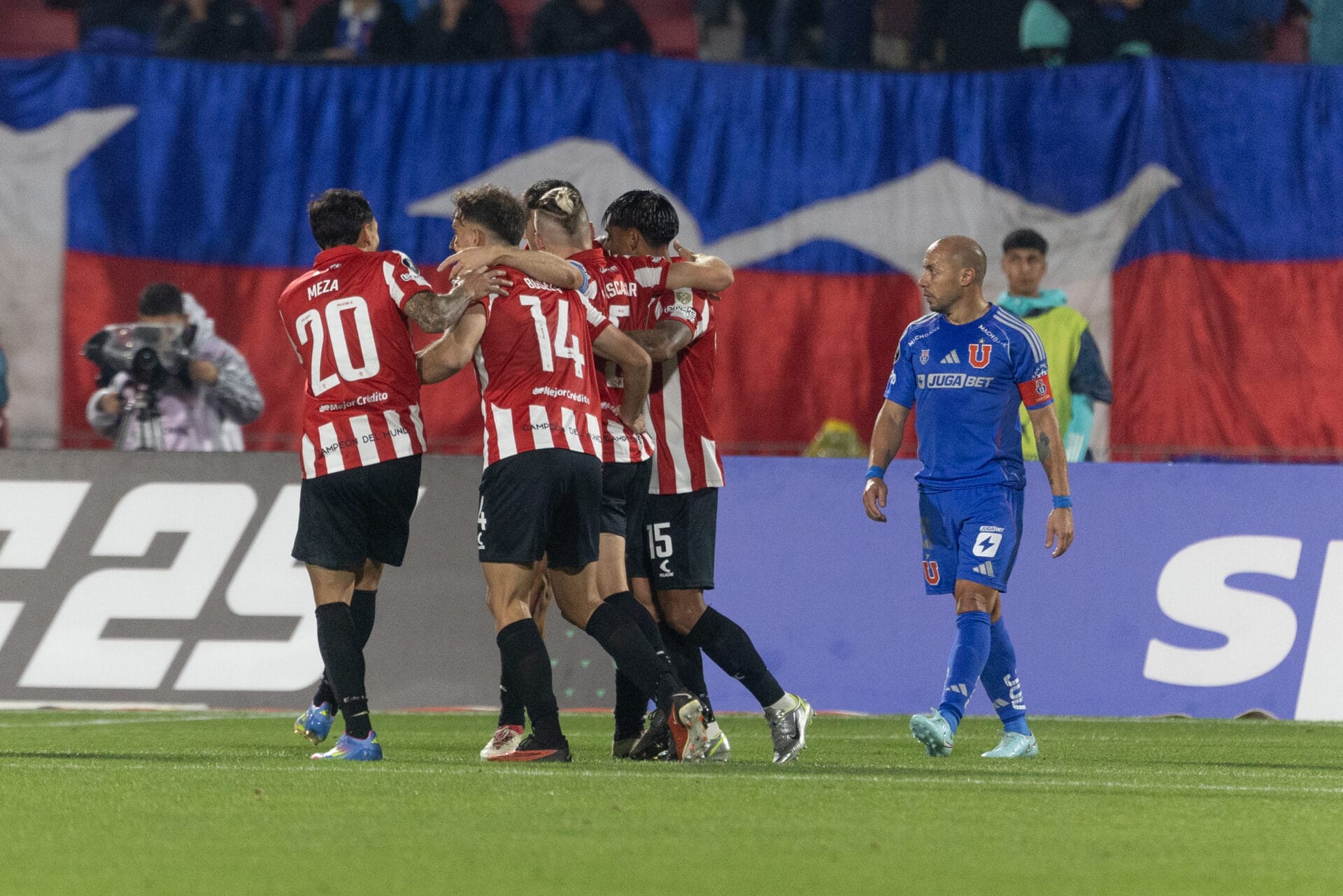 Universidad de Chile cayó goleada ante Estudiantes de La Plata y se complica en la Copa Libertadores