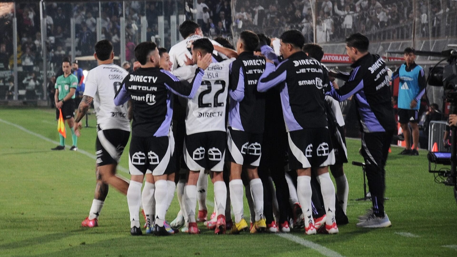 ¡Bombazo! Colo Colo dejaría ir a una de sus figuras por importante oferta en el mercado de pases