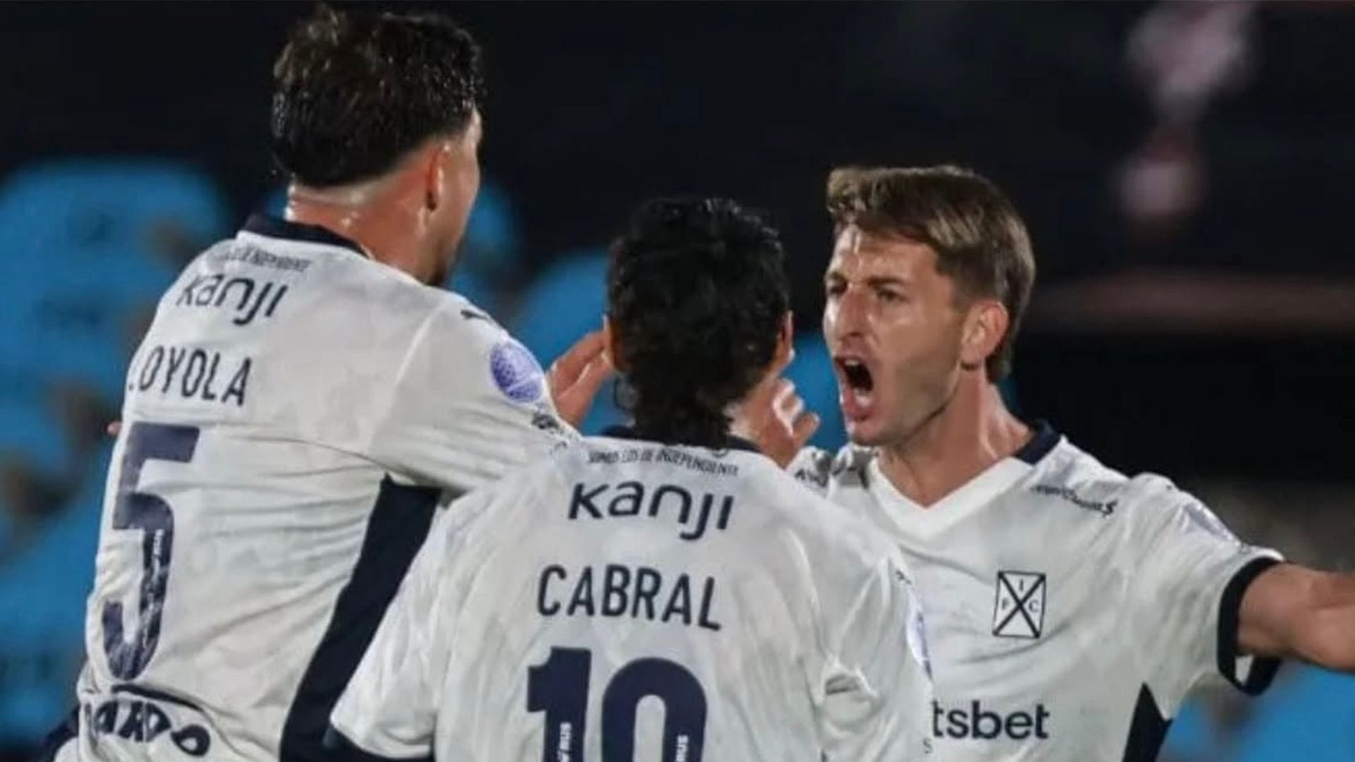 Con presencia de chilenos: Independiente goleó en la Copa Sudamericana