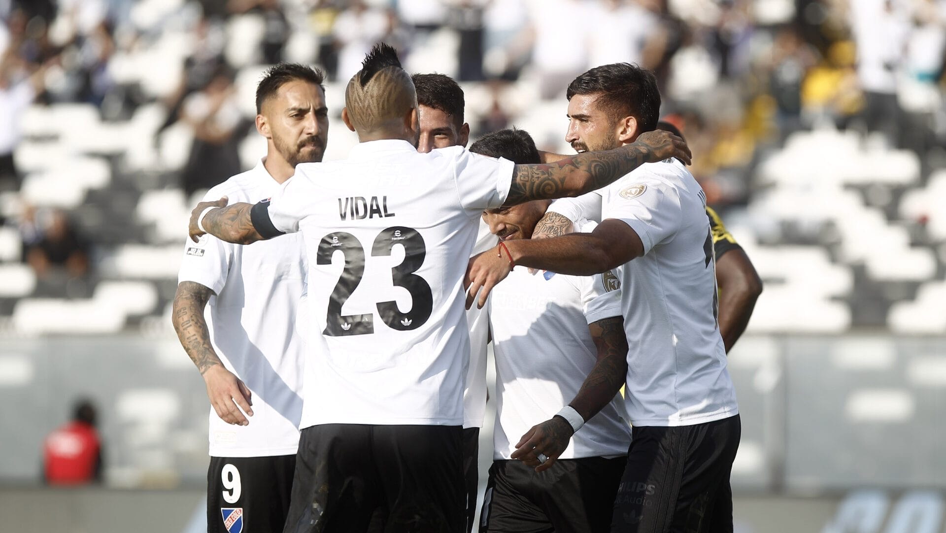 ¡Falta la firma! Colo Colo dejará partir a una de sus figuras en el mercado de pases: llegó suculenta oferta