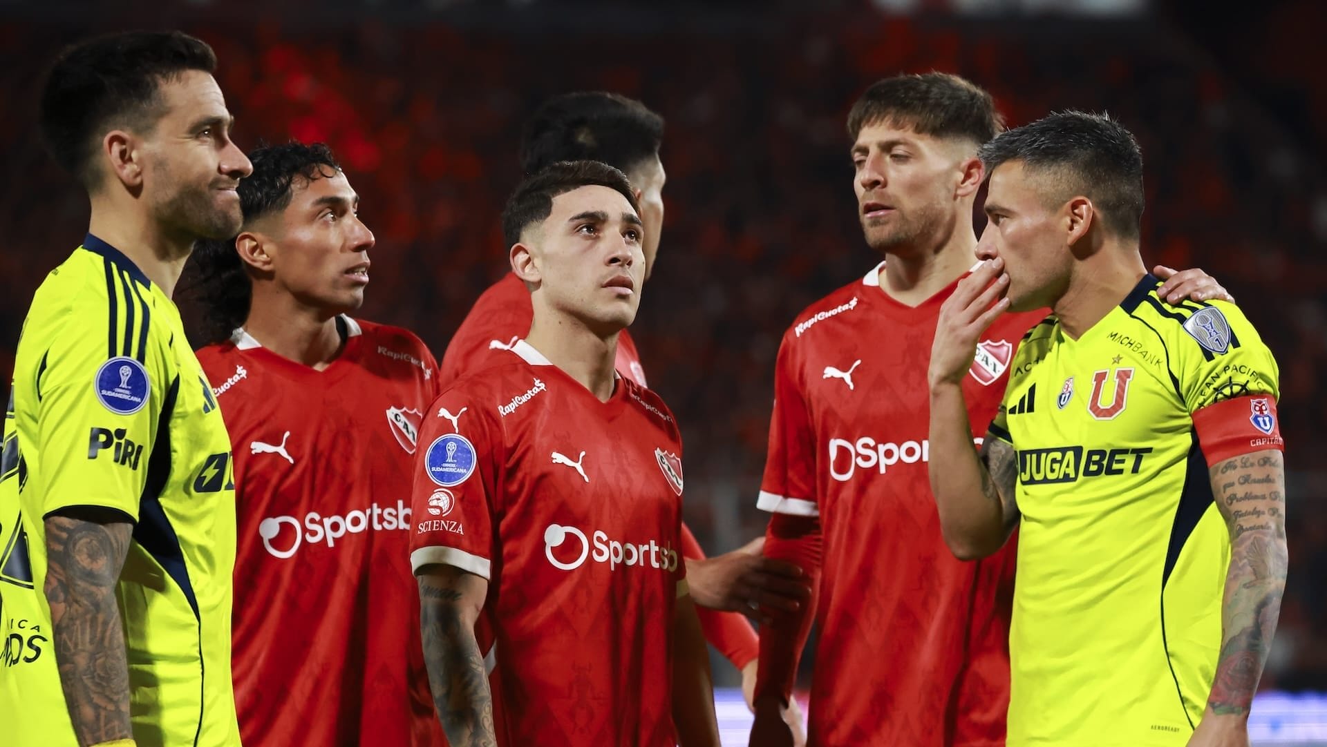 ¡Críticos momentos en Argentina! Conmebol suspende el partido entre Independiente y Universidad de Chile