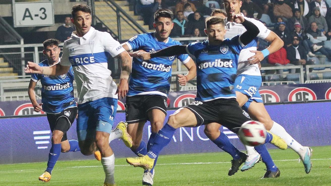 Universidad Católica insiste en mirar al Biobío y se salva de perder a un crack en el mercado de pases