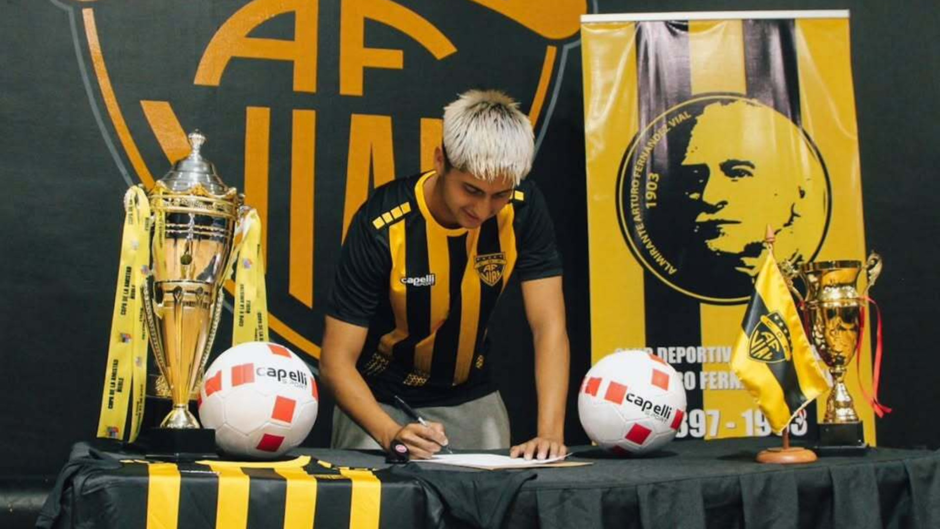 “Ganar el campeonato y ascender”: Fernández Vial incorpora un nuevo refuerzo