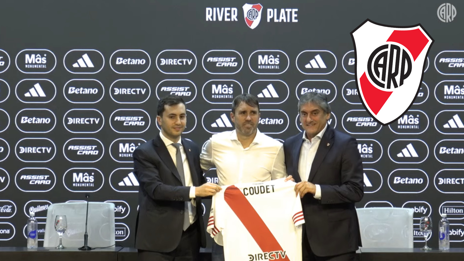 “Tenemos un gran plantel…”: Eduardo Coudet es presentado como el nuevo entrenador de River Plate