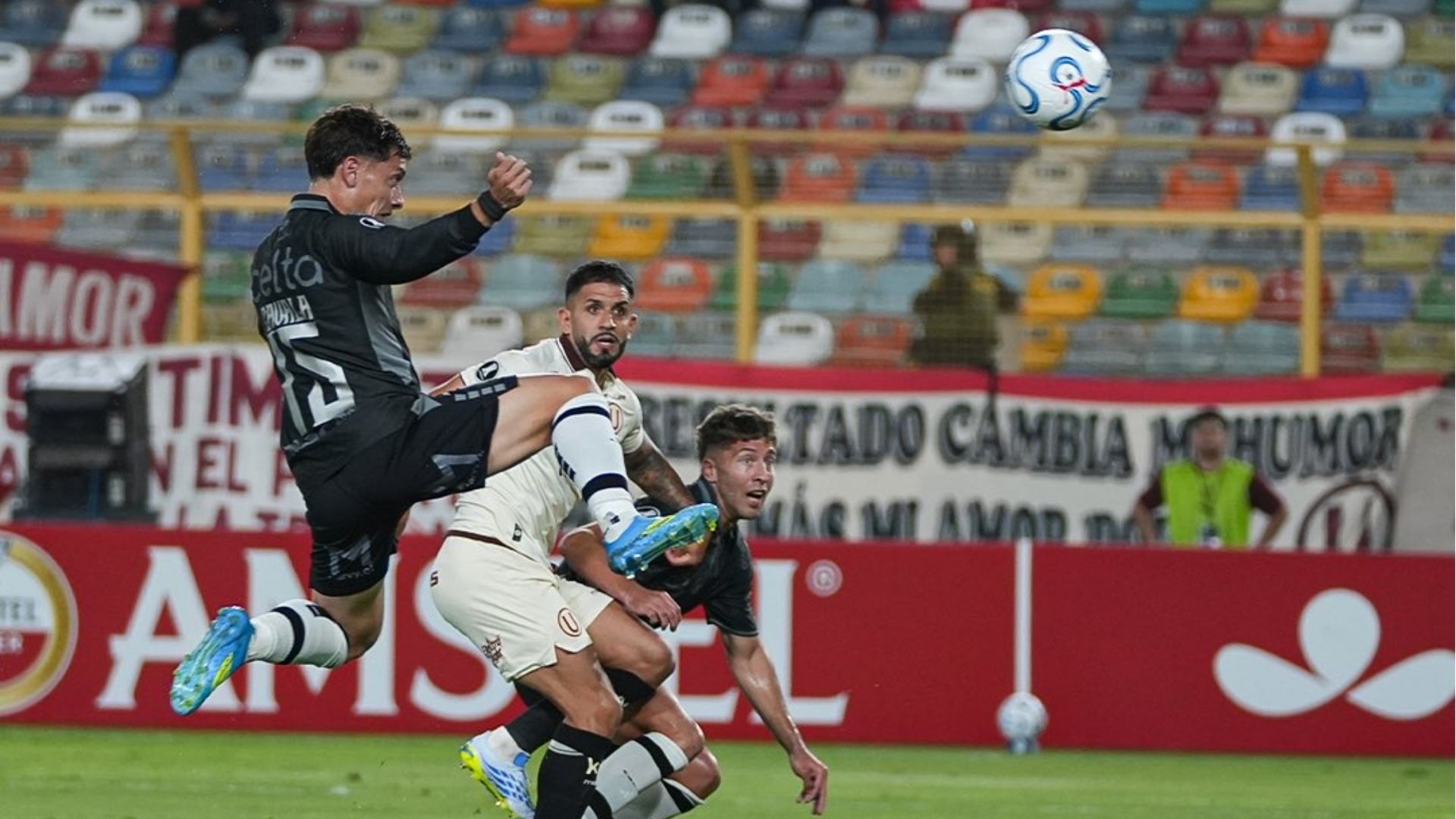 Coquimbo Unido desembarcó en Lima y se llevó la victoria ante Universitario por Copa Libertadores