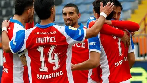 Imagen de Universidad Católica da paso firme por su primer refuerzo top en el mercado de pases del fútbol chileno