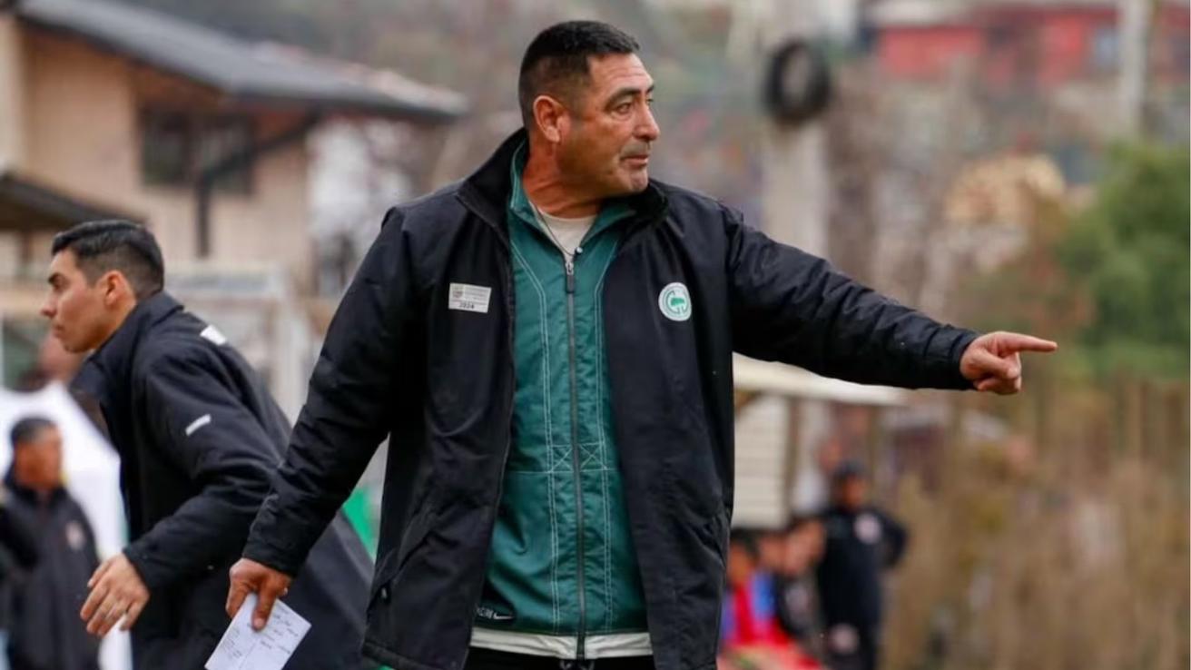 Nelson Tapia dejó la banca de Constitución Unido en el futbol chileno