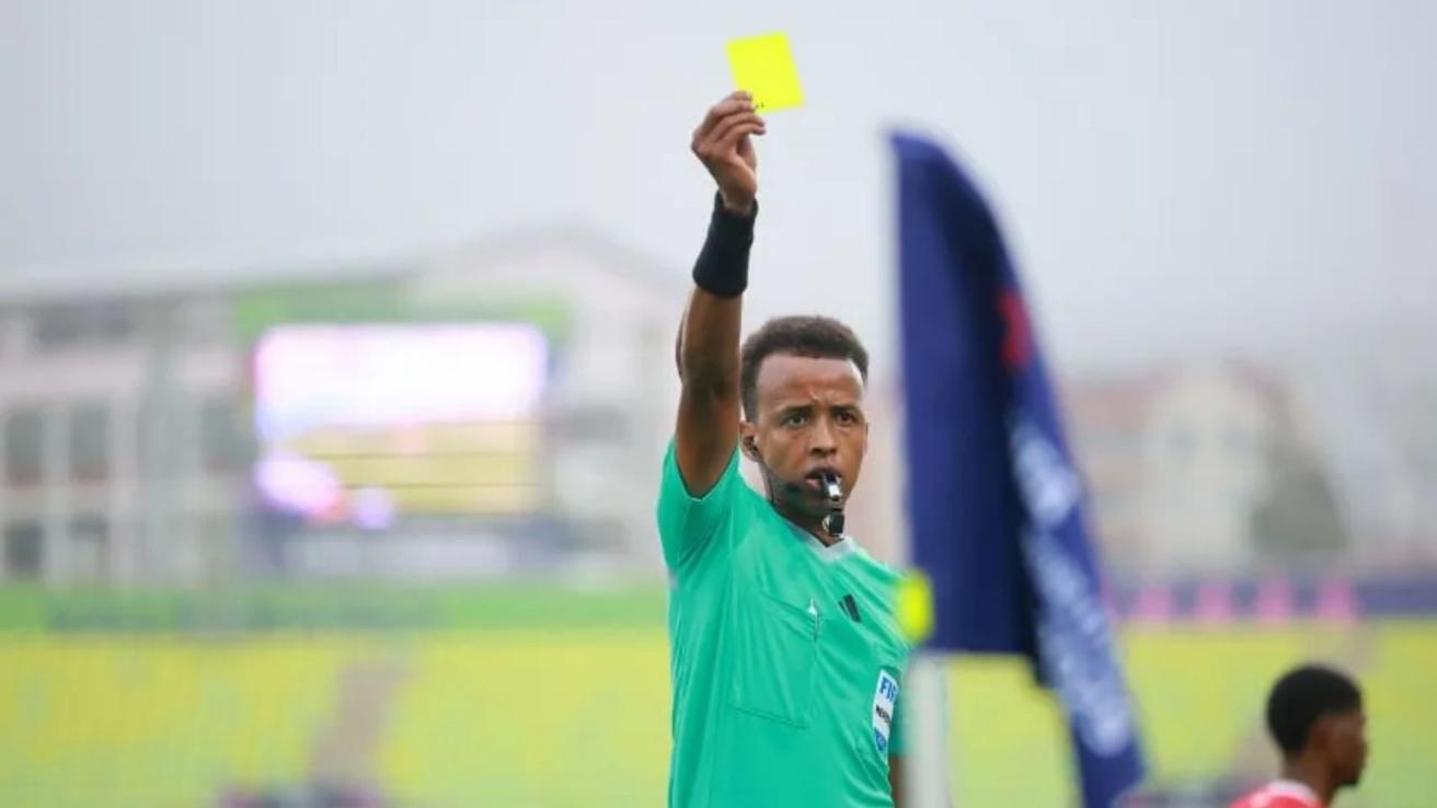 Escándalo para el Mundial 2026: Estados Unidos le negó ingreso a Omar Abdulkadir, considerado el “mejor árbitro” de África