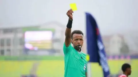 Escándalo para el Mundial 2026: Estados Unidos le negó ingreso a Omar Abdulkadir, considerado el “mejor árbitro” de África