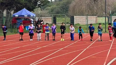 Imagen de Más de 250 niños y niñas de la región participaron en el primer Festival de Atletismo Promesas del Biobío en Coronel
