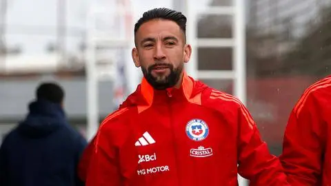 Imagen de ¿Vuelve? La preparación mundial de Mauricio Isla para volver a ser considerado en el mercado de pases