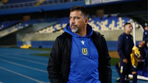 Imagen de Ricardo Viveros fue ratificado como entrenador de Universidad de Concepción