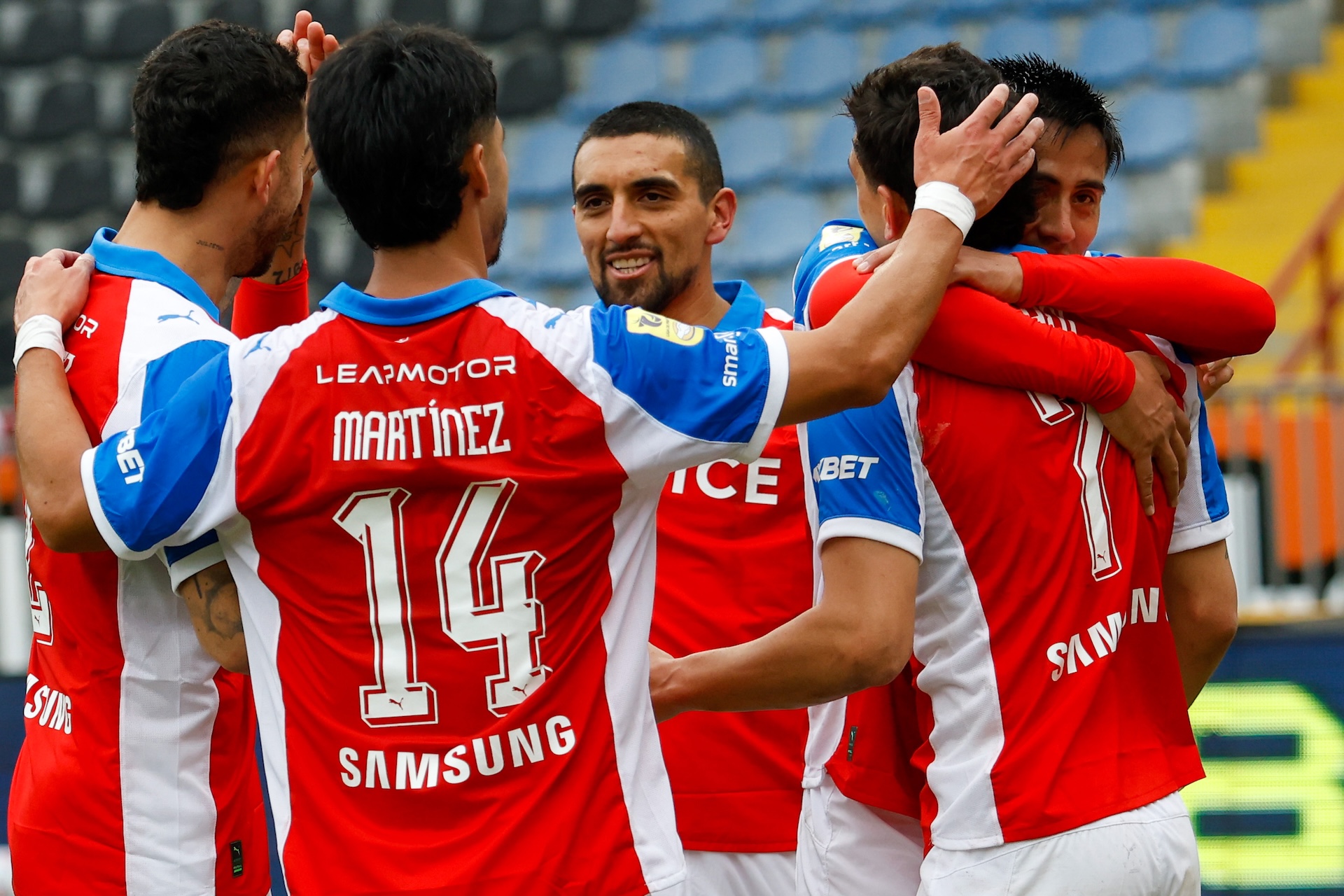 Universidad Católica acelera con todo en el mercado de pases para evitar el adiós anticipado de su gran figura en el fútbol chileno