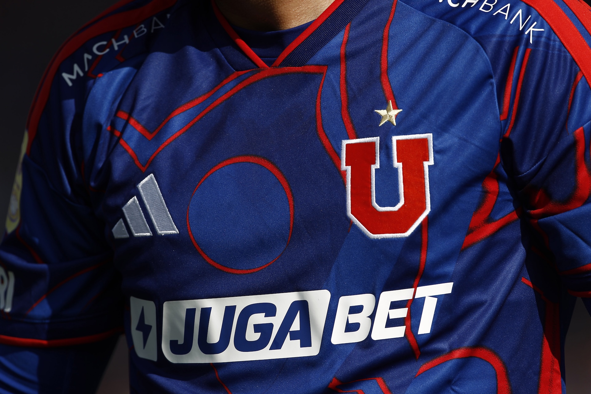 Defensa de La Roja no llegará a Universidad de Chile: fichará en el mercado de pases en club de un ex Colo Colo