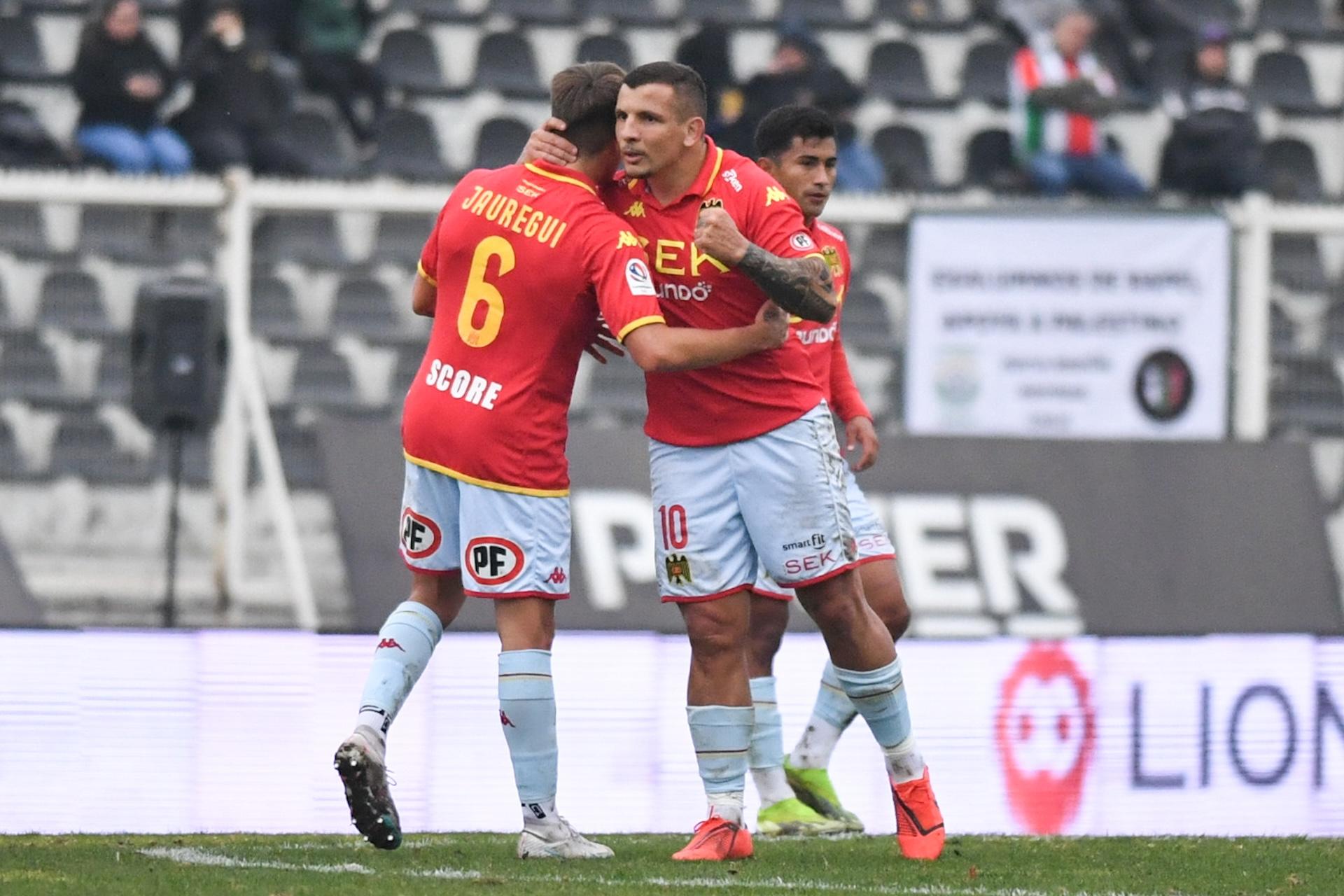 Emiliano Vecchio tendría nueva chance de volver al fútbol chileno en el mercado de pases.