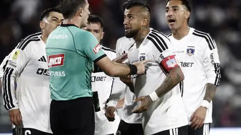 Imagen de Colo Colo sufre en el mercado de pases por sus refuerzos top: Blanco y Negro recibe duros mazazos en el fútbol chileno